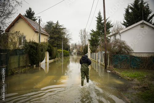 flooding in the french city of esbly