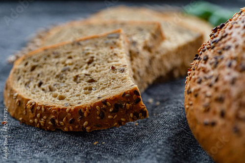 chleb wholewheat bread pełnoziarnisty kromka bułka