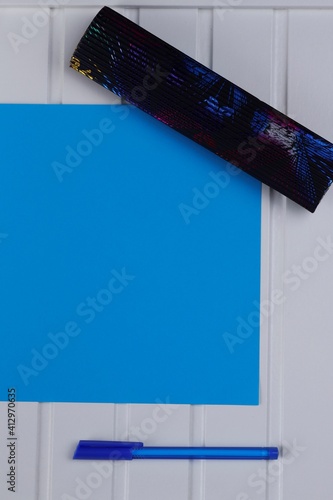 Kartka niebieska arkusz długopis
