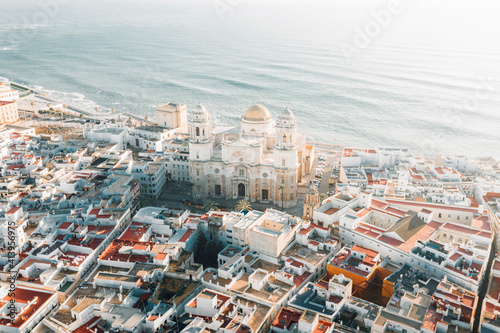 La Santa y Apostólica Iglesia Catedral de Cádiz es la sede episcopal de la diócesis de Cádiz y Ceuta, en España. Es un edificio de estilo barroco y neoclásico. 