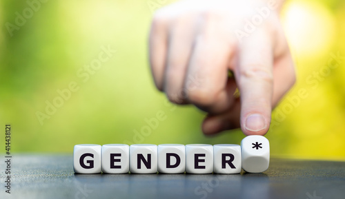 Symbol für eine gendergerechte Sprache. Würfel bilden den Ausdruck "Gender*".