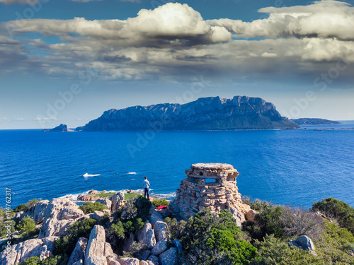 Spettacolare vista dell isola di tavolara dal fortino di capo ceraso