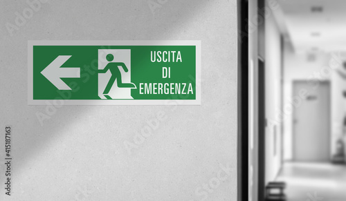 Cartello a muro uscita di emergenza a sinistra