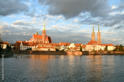 Wroclaw, zabytkowa dzielnica Ostrow Tumski, koscioly