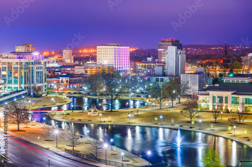 Huntsville, Alabama, USA park and Downtown Cityscape