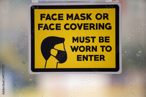 A signpost enforces the CDC's face mask mandate.