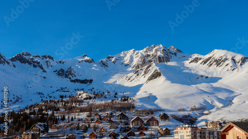 Auvergne - Rhône-Alpes - Savoie - Chalets de Saint-François-Longchamp et le Massif de La Lauzière