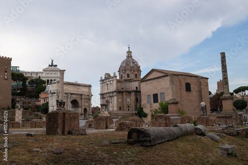 Forum Romanum Rzym zabytek latem