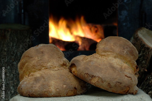 Altamura bread is a traditional bakery product from Altamura in the territories of the municipalities of the Murgia.