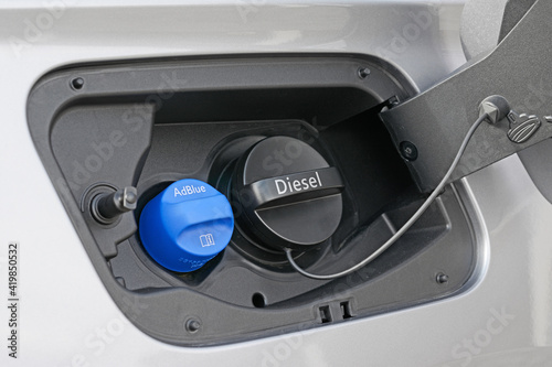 Tankeinfüllstutzen für AdBlue und Diesel