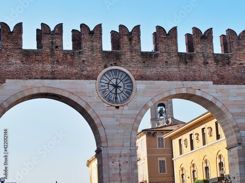 Piazza Bra, o più semplicemente la Bra, è la più grande piazza di Verona, situata nel suo centro storico