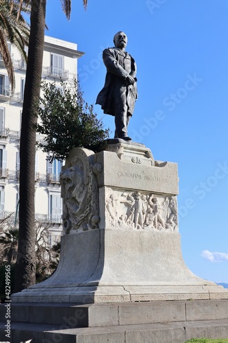 Napoli - Statua di Giovanni Nicotera in Piazza Vittoria
