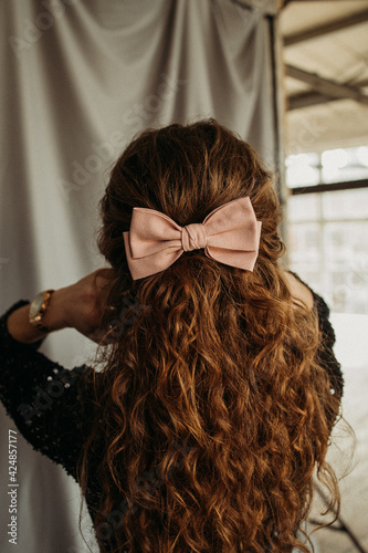 bow barrette on the hair of the girl