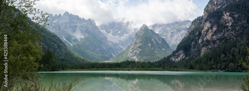 Le lac di Landro dans les Dolomites, Sud-Tyrol, Italie, 2020