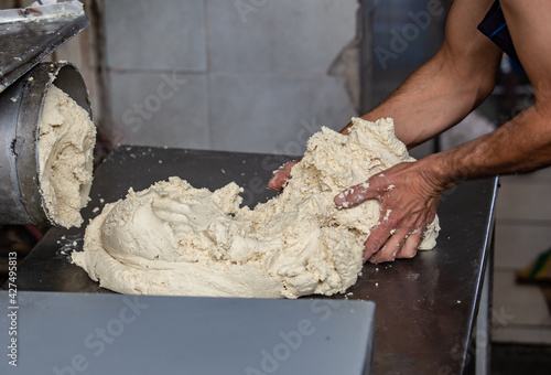 Amasado de masa para tortilla en tortillería