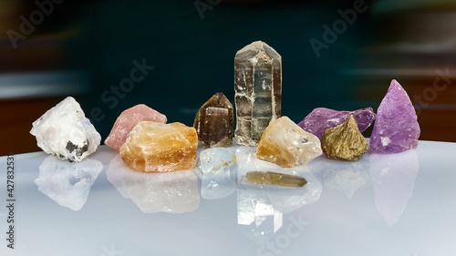 Naturalne nieobrabiane kamienia i minerały