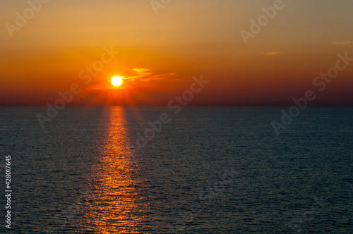 Zachód słońca nad morzem Bałtyckim, Brzask na horyzoncie / Sunset on the Baltic Sea, Dawn on the horizon