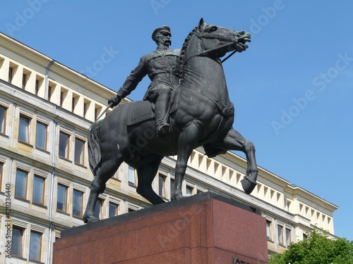 KATOWICE , POLSKA -POMNIK JÓZEFA PIŁSUDSKIEGO