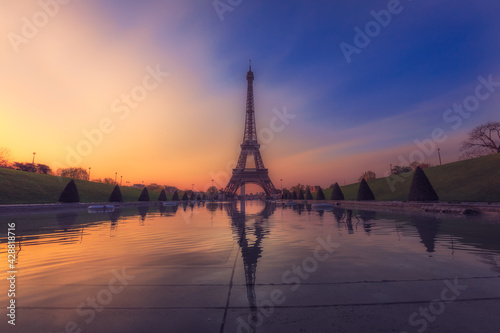 Tour Eiffel view from the Trocadero fountains at sunrise, Paris, France