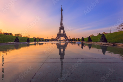 Tour Eiffel view from the Trocadero fountains at sunrise, Paris, France