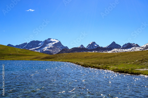 Lago Rosset. Sullo sfondo il gruppo del Gran Paradiso