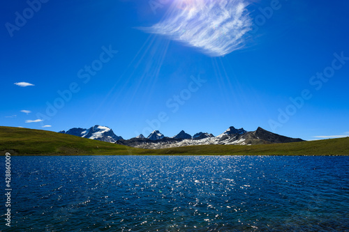 Lago Rosset. Sullo sfondo il gruppo del Gran Paradiso