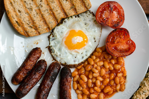 Irish breakfast with sausages, baked dean, tomatoes and egg