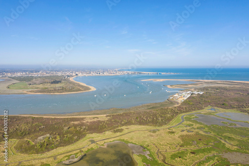 La baie de l'Orne à Ouistreham en France, en Normandie, dans le Calvados, au bord de la Manche.