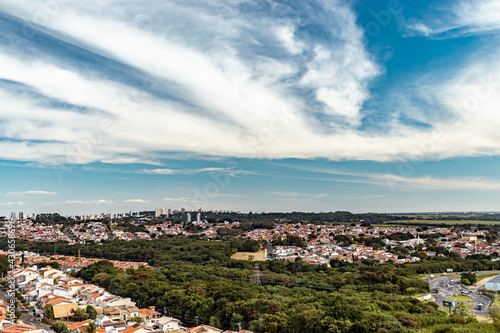 bairro vila costa e silva em Campinas sp próximo ao tapetão, vista de drone com nuvens no céu