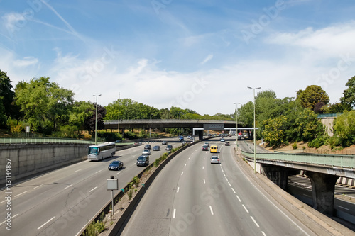 Trafic routier sur le périphérique à Paris