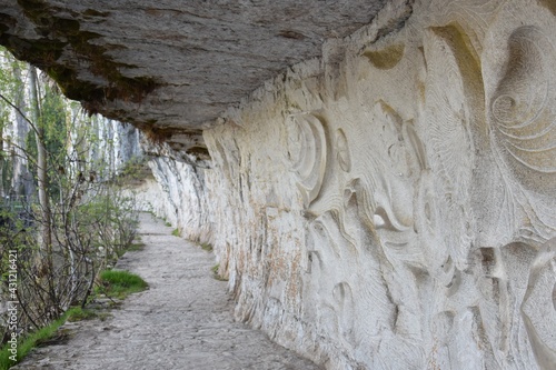 Le chemin de halage à Saint-Cirq-Lapopie, dans le Lot