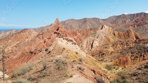 Pustynny krajobraz kanionu Skazka w Kirgistanie. Wakacje w Kirgistanie