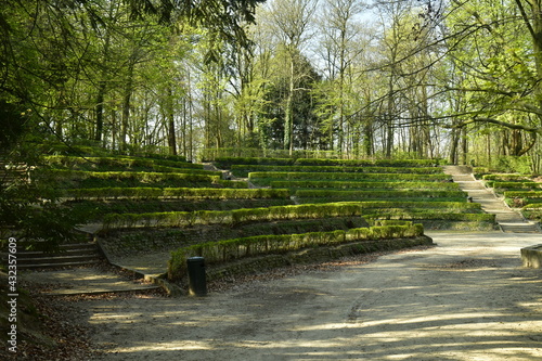 Amphithéâtre avec gradins garnies de haies au parc de Laeken à Bruxelles