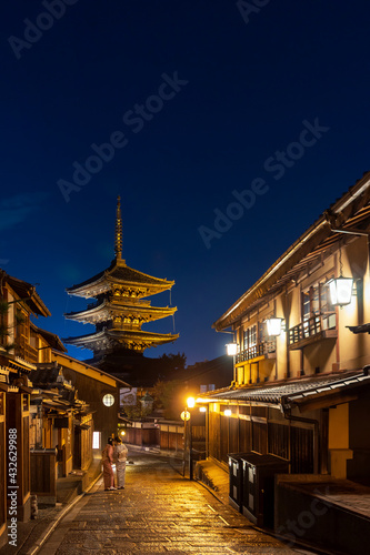 Yasaka-no-to Pagoda, also known as Hōkan-ji Temple at night in the old town Higashiyama district, Kyoto in Japan.The pagoda is a popular tourist attraction.