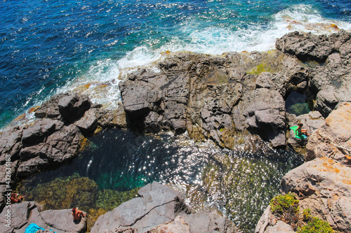 Vista della piscina naturale di Is Praneddas noto anche come Arco dei Baci, Sant'Antioco, Sardegna, Italia, Europa 