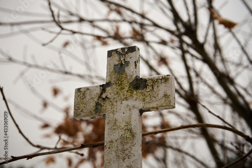cmentarny krzyż