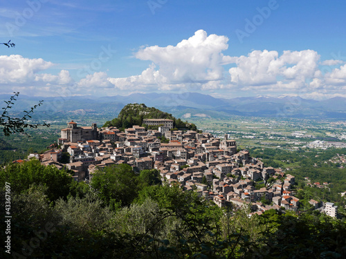 vista panoramica del caratteristico borgo di Patrica, nel lazio in Italia