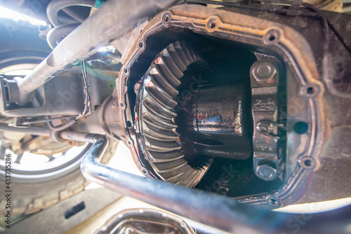 Changing heavy duty oil on a pick up truck rear axle differential