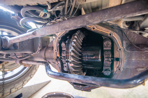 Changing heavy duty oil on a pick up truck rear axle differential