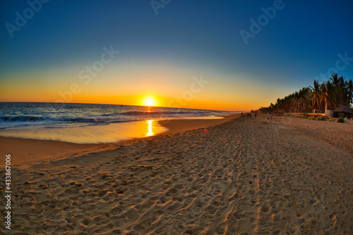 PLAYA, PIE DE LA CUESTA ACAPULCO,ATARDESER PLAYA