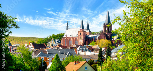 Town view of medieval Oppenheim on the Rhine with St. Catherine's Church -Katharienenkirche-, Germany