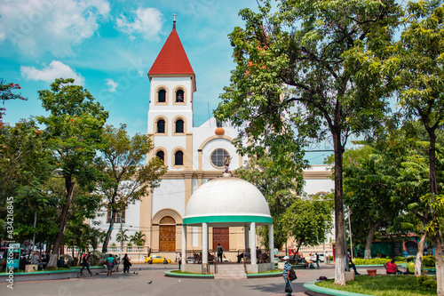 Catedral de San Miguel y parque eufracio guzman el Salvador 