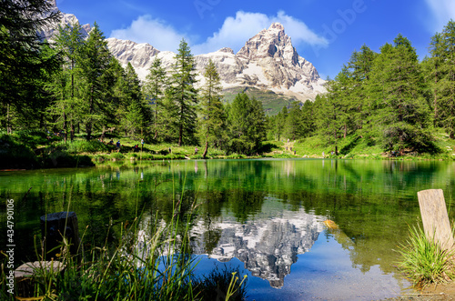 Blue Lake mit Blick auf das Matterhorn, Aostatal, Italy