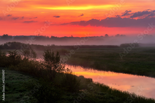 Poranek w Dolinie Górnej Narwi, Podlasie, Polska