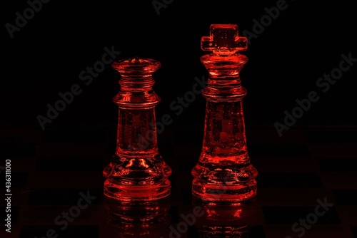 Szklane szachy podświetlone kolorem czerwonym rgb