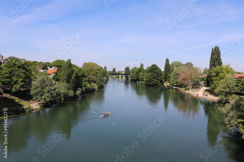 La rivière Marne et ses rives à Champigny sur Marne, ville de Champigny sur Marne, département du Val de Marne, Ile de France, France