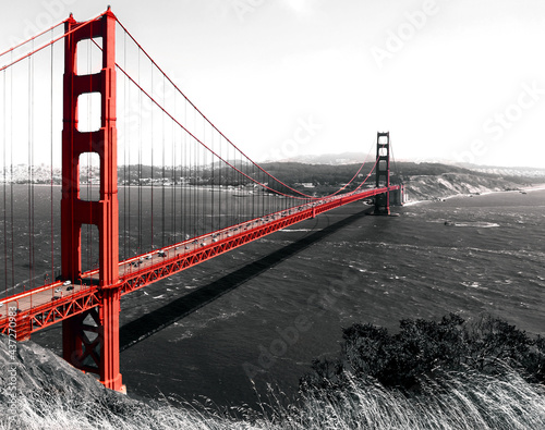 The Gold Gate Bridge is a suspension bridge over the Golden Gate. It connects the city of San Francisco in the north of the San Francisco Peninsula and the southern part of Marin County