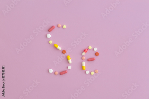 Selenium symbol made from pills on purple background. Top view with copy space. Flat lay.