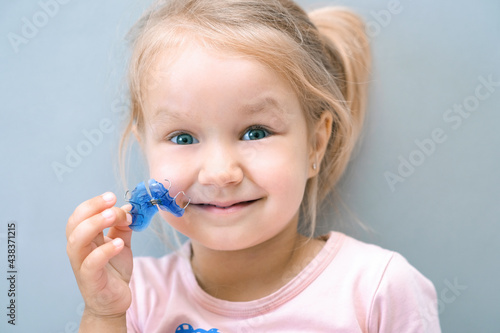 Dental plate. Expansion of the jaw in a child. A plate to heaven