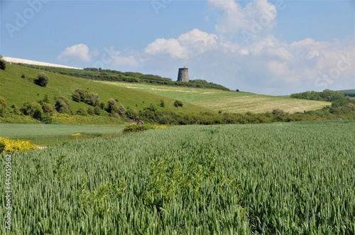Moulin sans aile dans la campagne proche d'Escalles pas-de-calais printemps 2021 